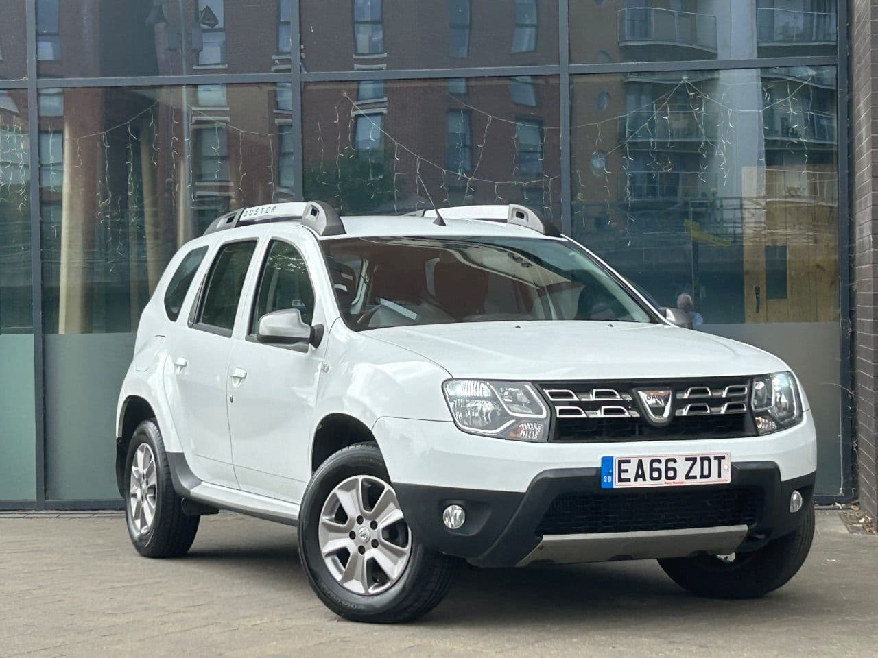 Dacia Duster - image 1 of 26