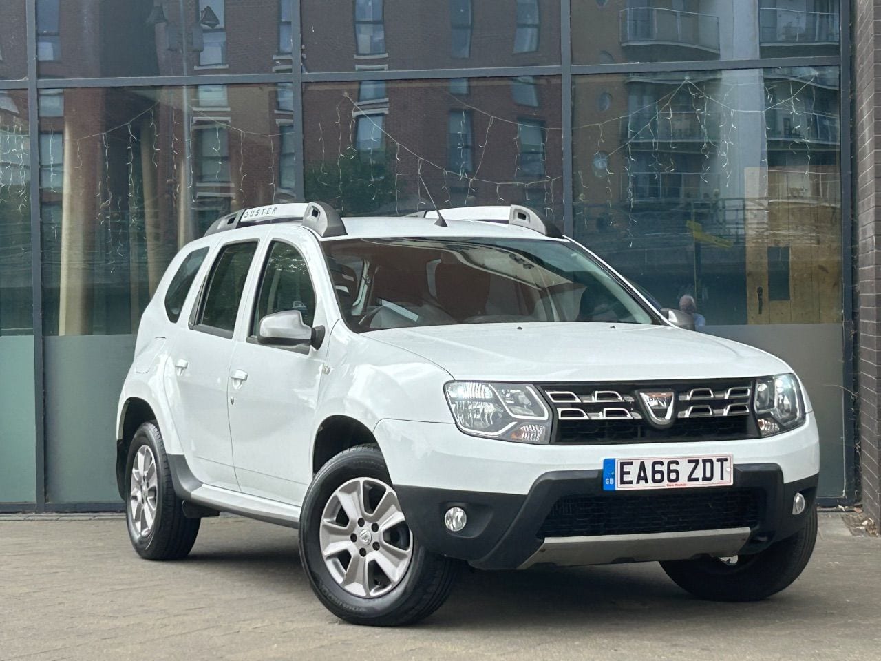 Dacia Duster - image 1 of 26