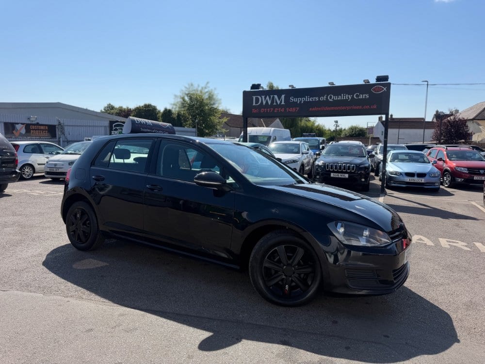Volkswagen Golf - image 1 of 15