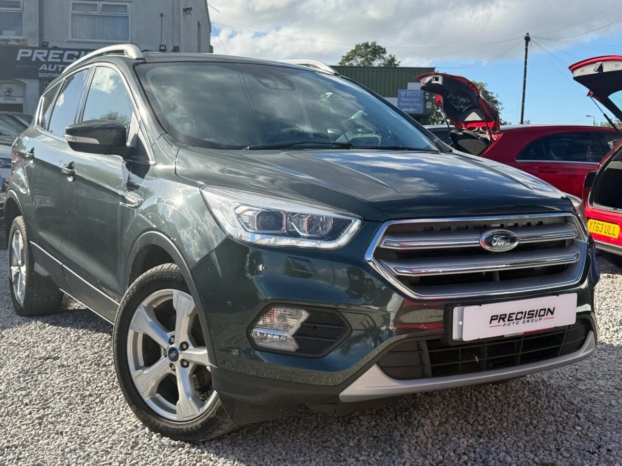 Ford Kuga - image 1 of 40