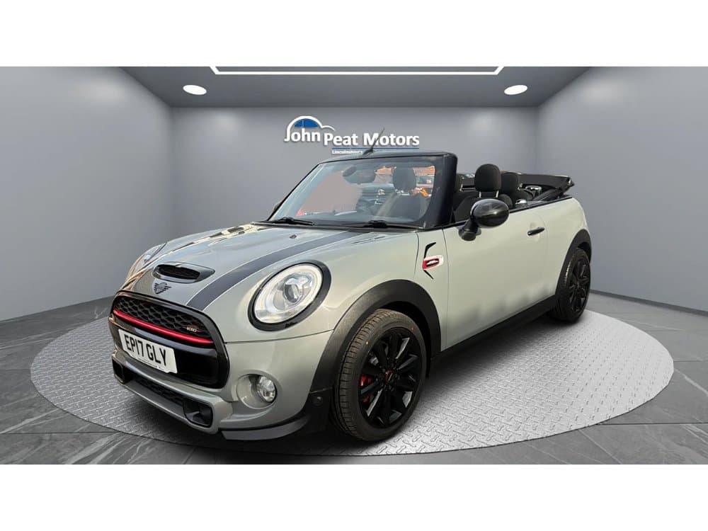 MINI Convertible - image 1 of 24