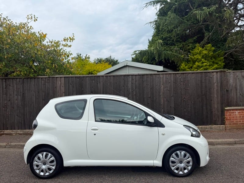 Toyota Aygo - image 1 of 18
