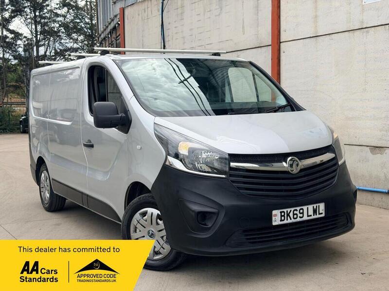 Vauxhall Vivaro - image 1 of 25