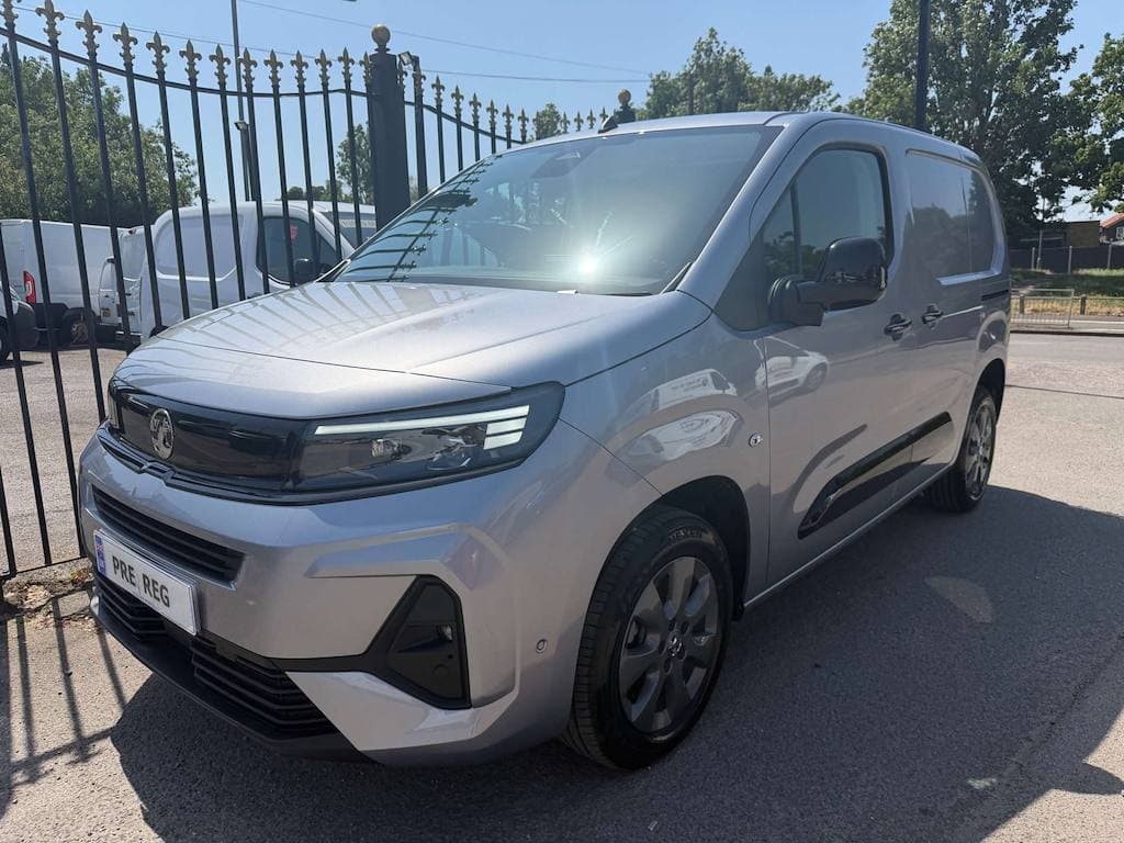 Vauxhall Combo - image 1 of 13