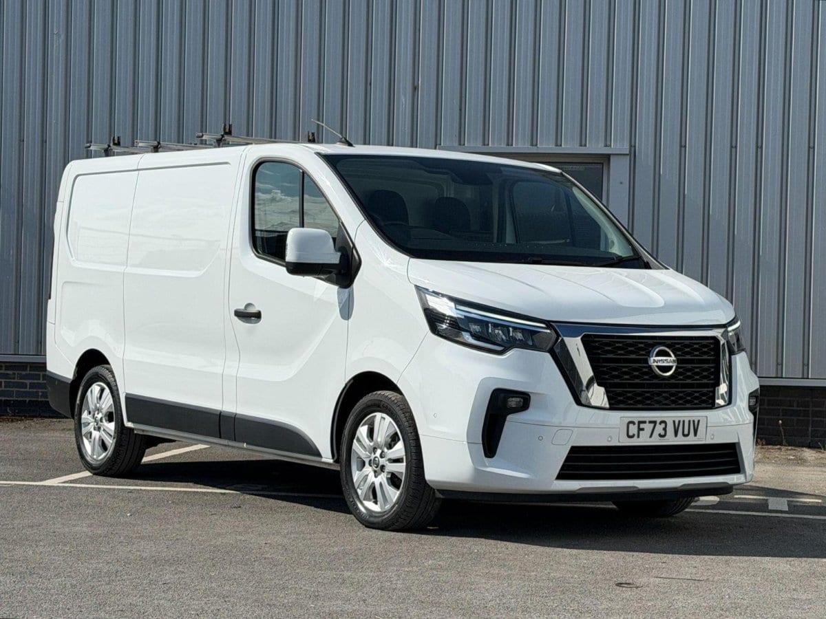 Nissan Primastar - image 1 of 35