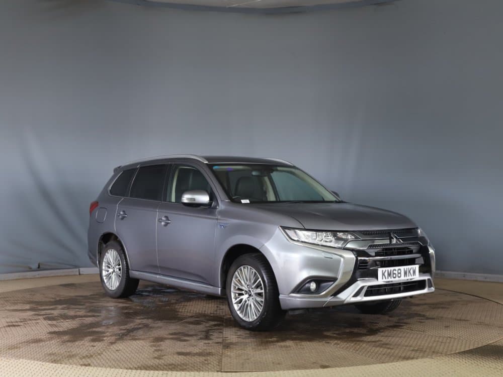 Mitsubishi Outlander - image 1 of 14