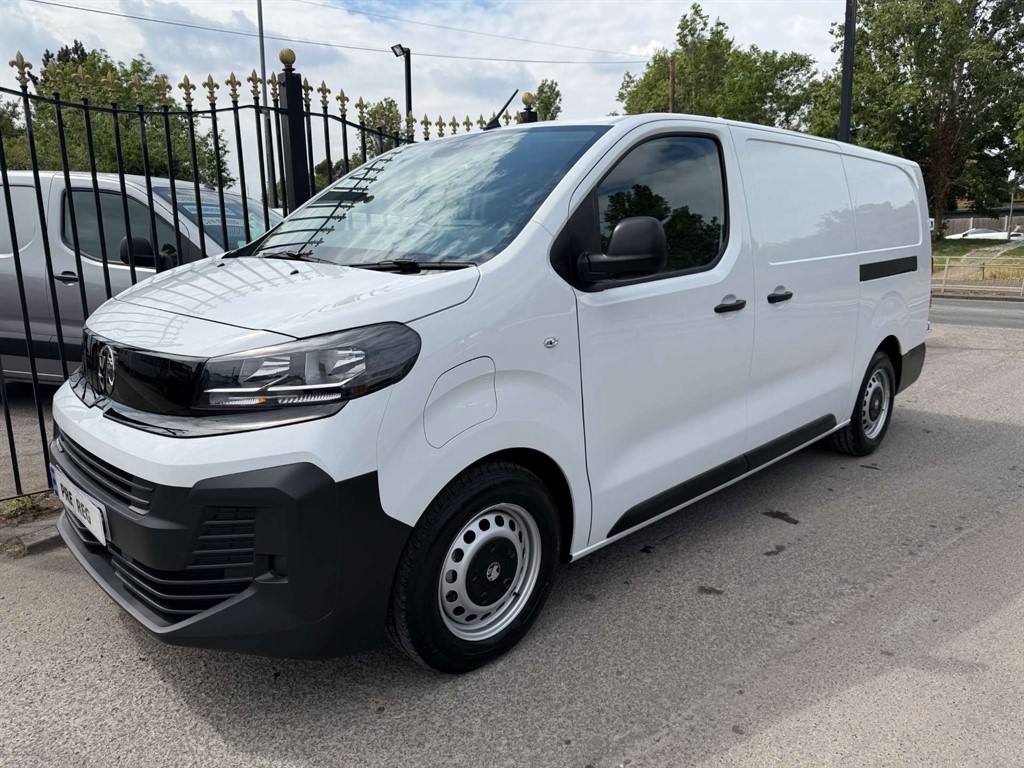Vauxhall Vivaro - image 1 of 21