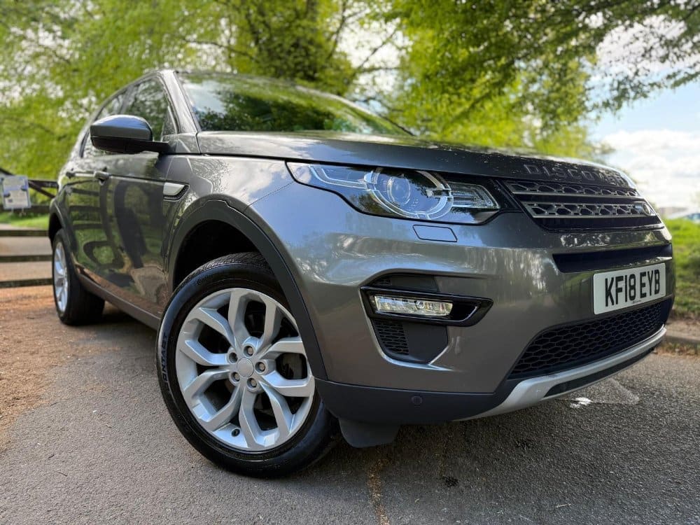 Land Rover Discovery Sport - image 1 of 49