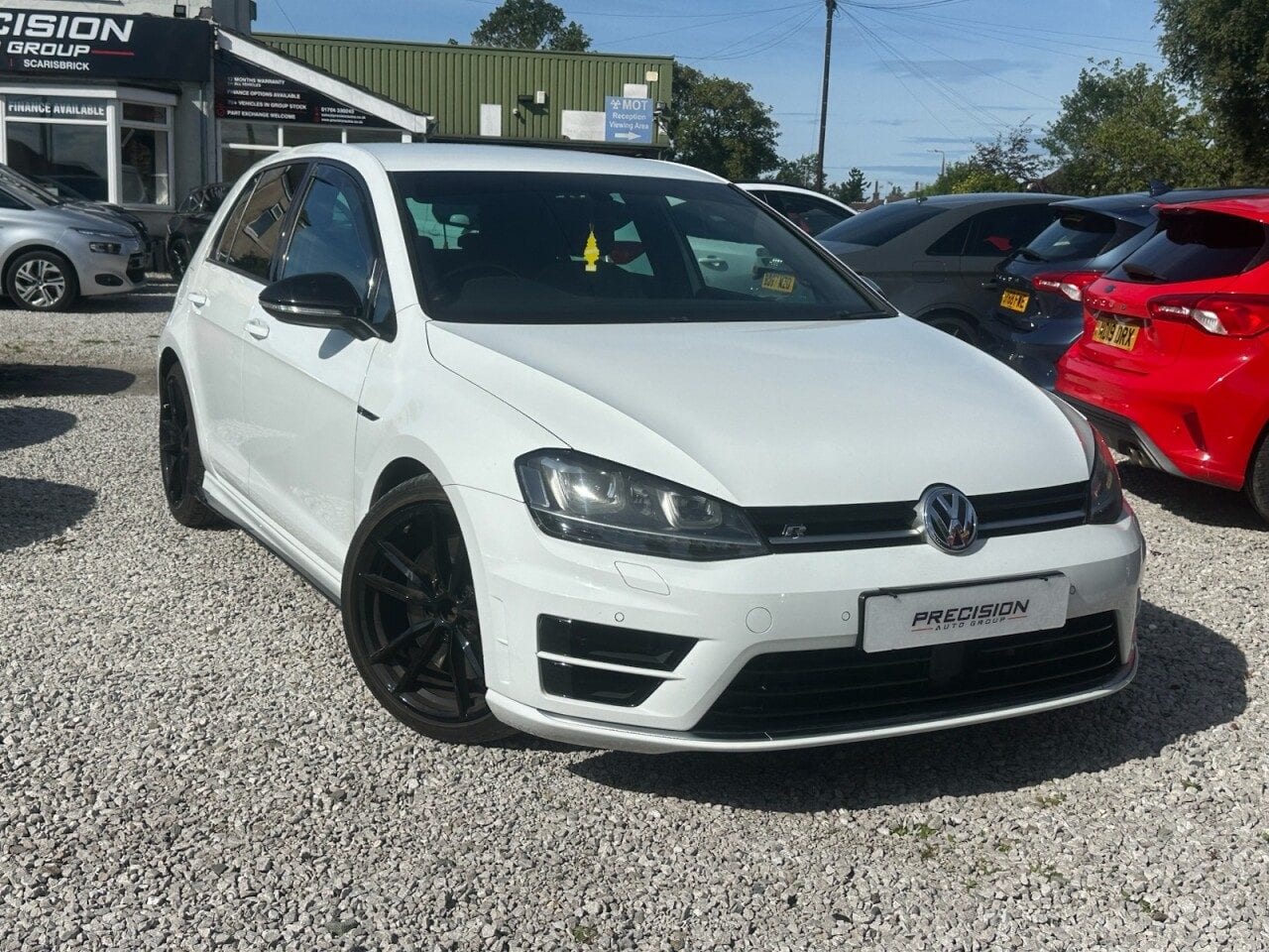 Volkswagen Golf - image 1 of 41