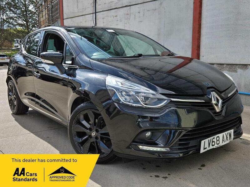 Renault Clio - image 1 of 32