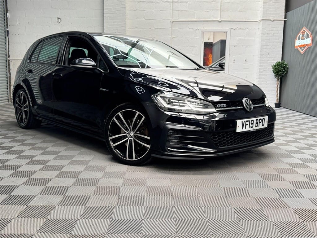 Volkswagen Golf - image 1 of 41