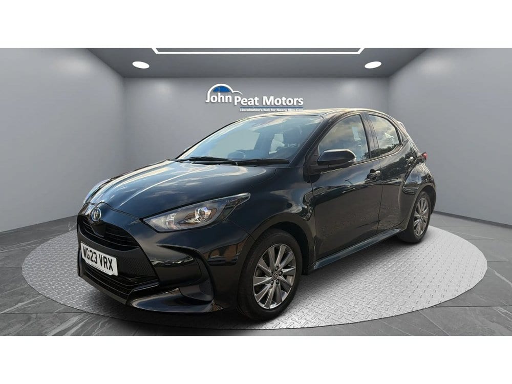 Toyota Yaris - image 1 of 18