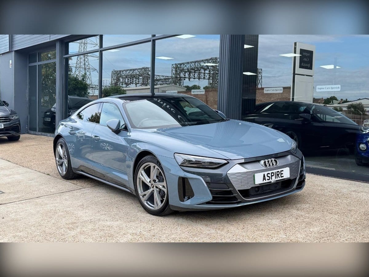 Audi e-tron GT - image 1 of 38