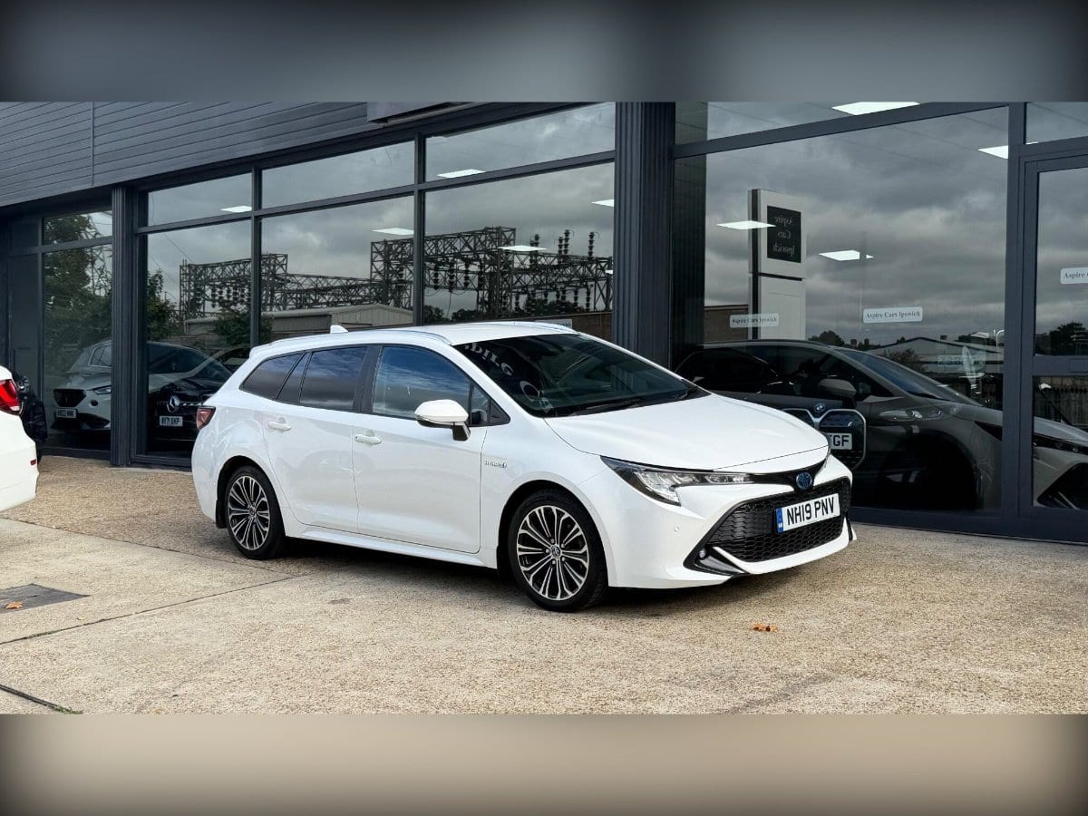 Toyota Corolla - image 1 of 22