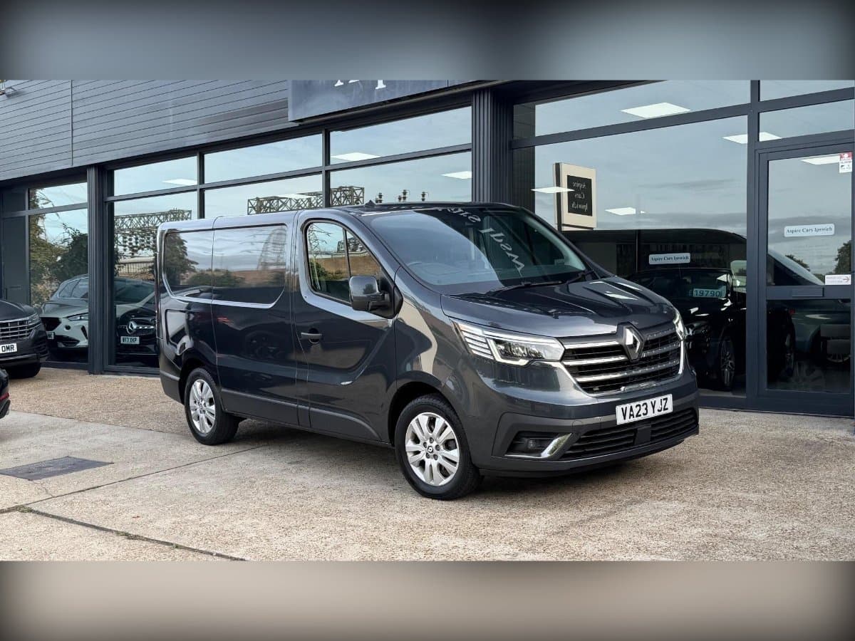 Renault Trafic - image 1 of 28