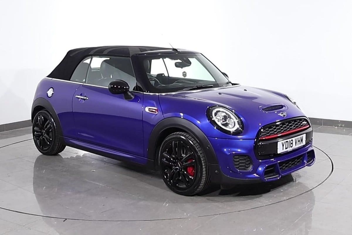 MINI Convertible - image 1 of 30