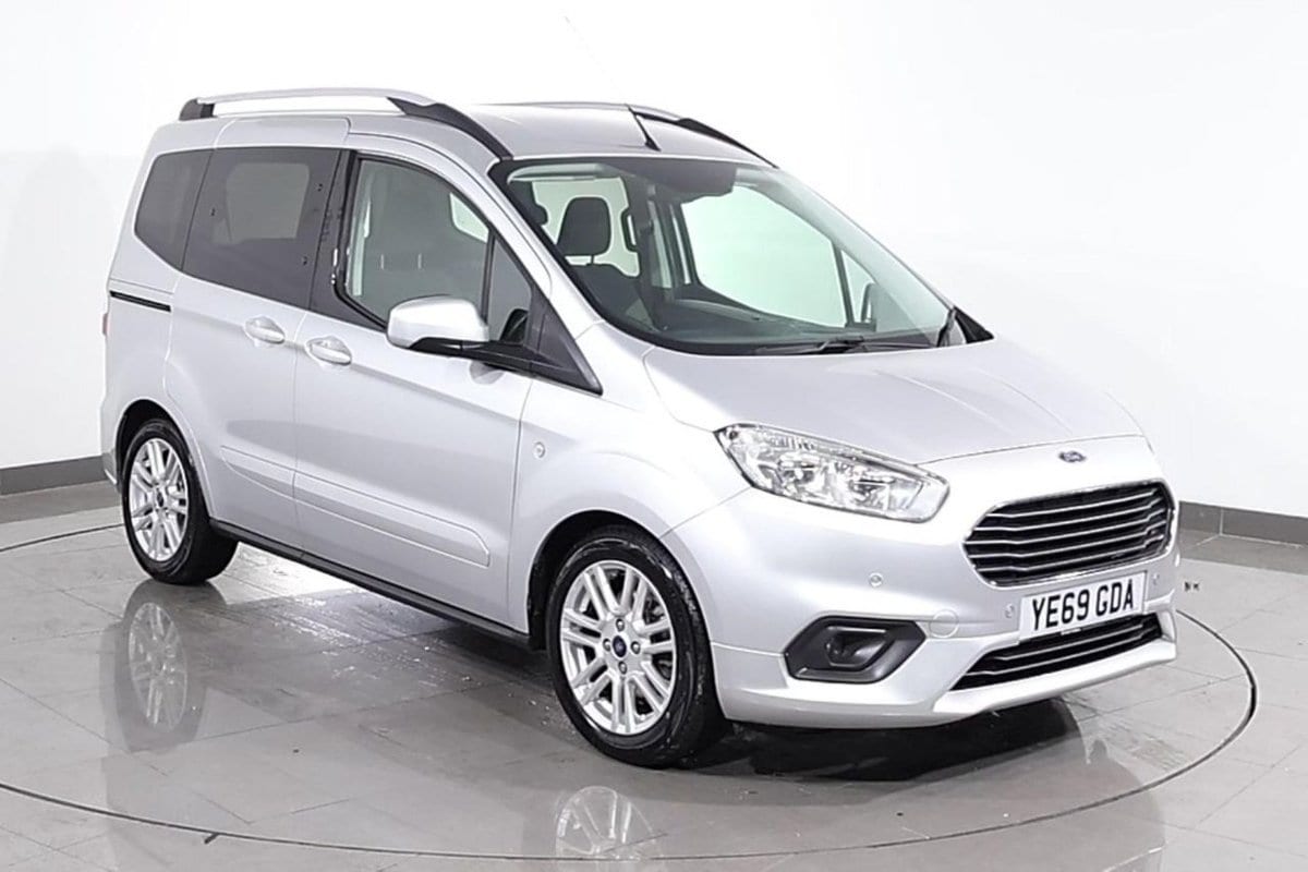 Ford Tourneo Courier - image 1 of 30