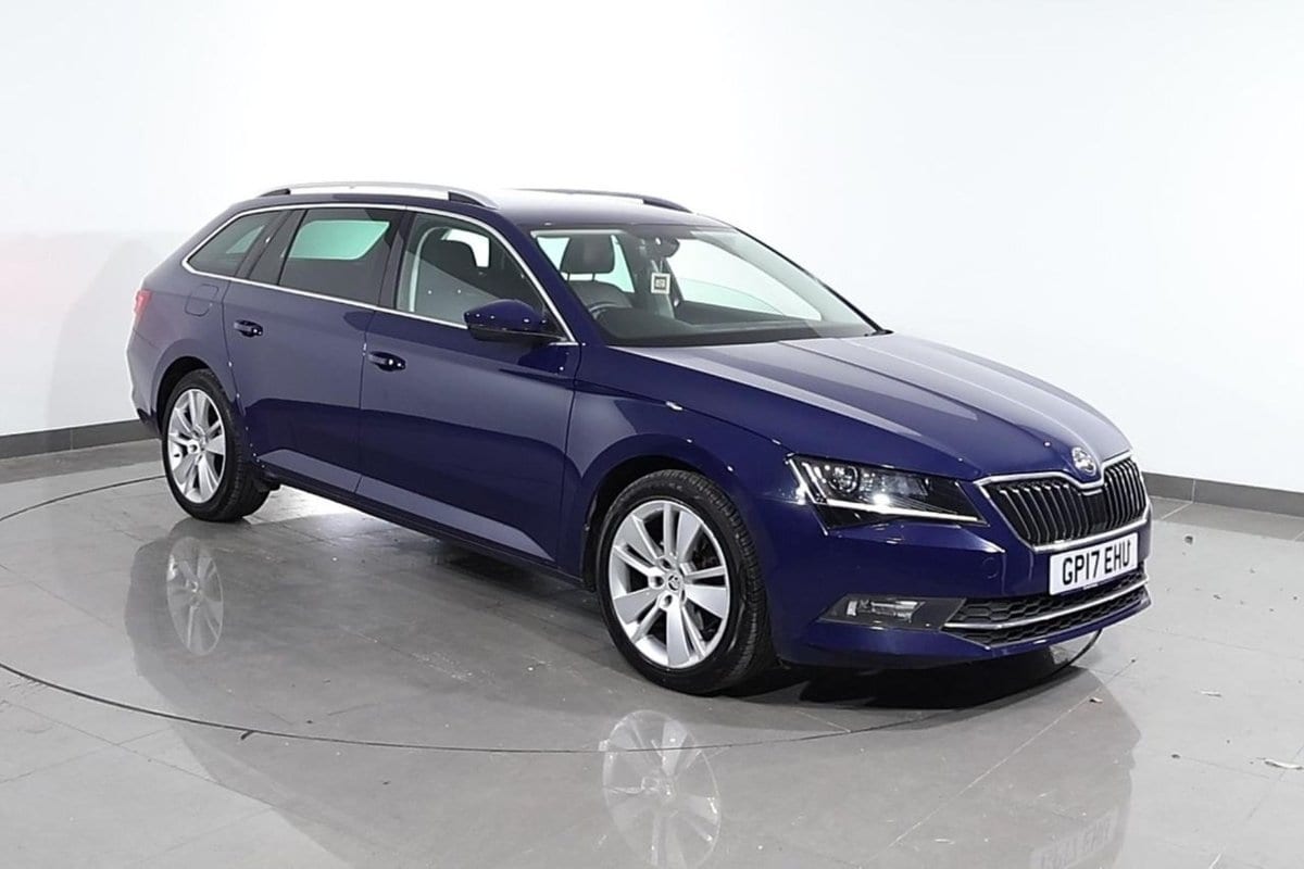 Skoda Superb - image 1 of 30