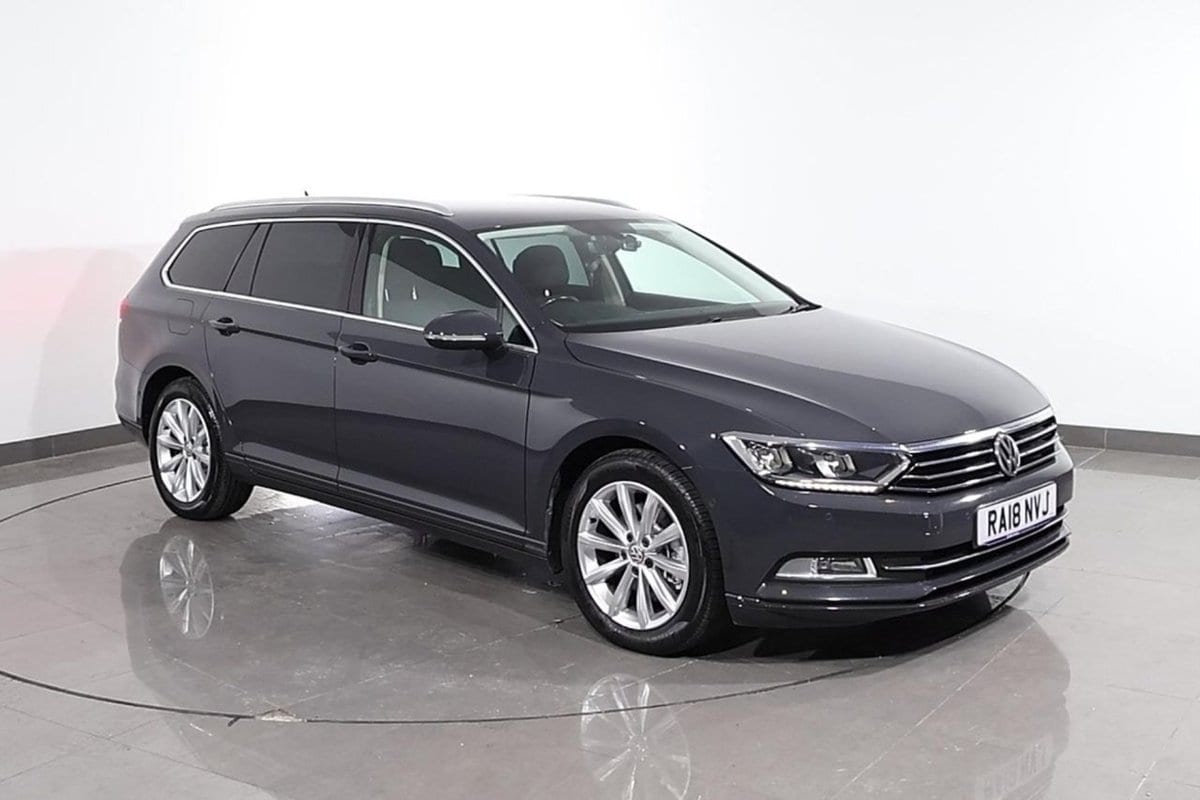 Volkswagen Passat - image 1 of 30