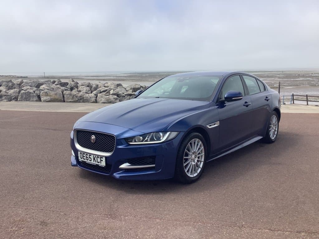 2016 Jaguar XE 2.0 R-Sport 4dr — photo 1 of 6