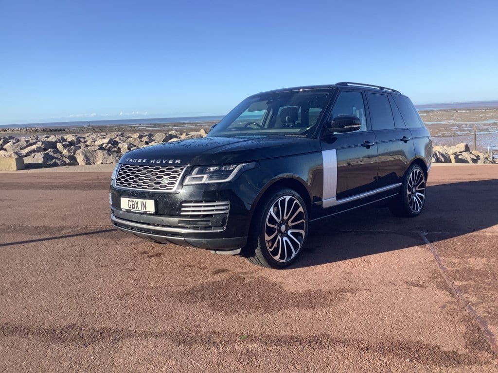 2018 Land Rover Range Rover 4.4 SDV8 Vogue 5dr Automatic in black — photo 1 of 11