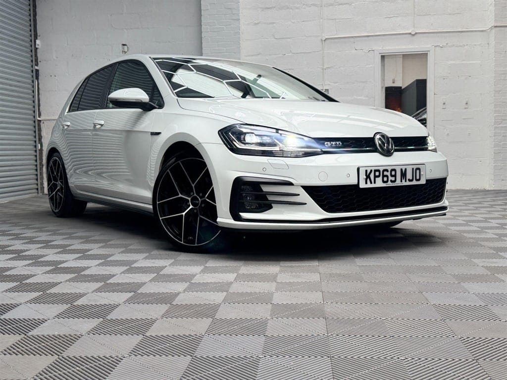 Volkswagen Golf - image 1 of 56