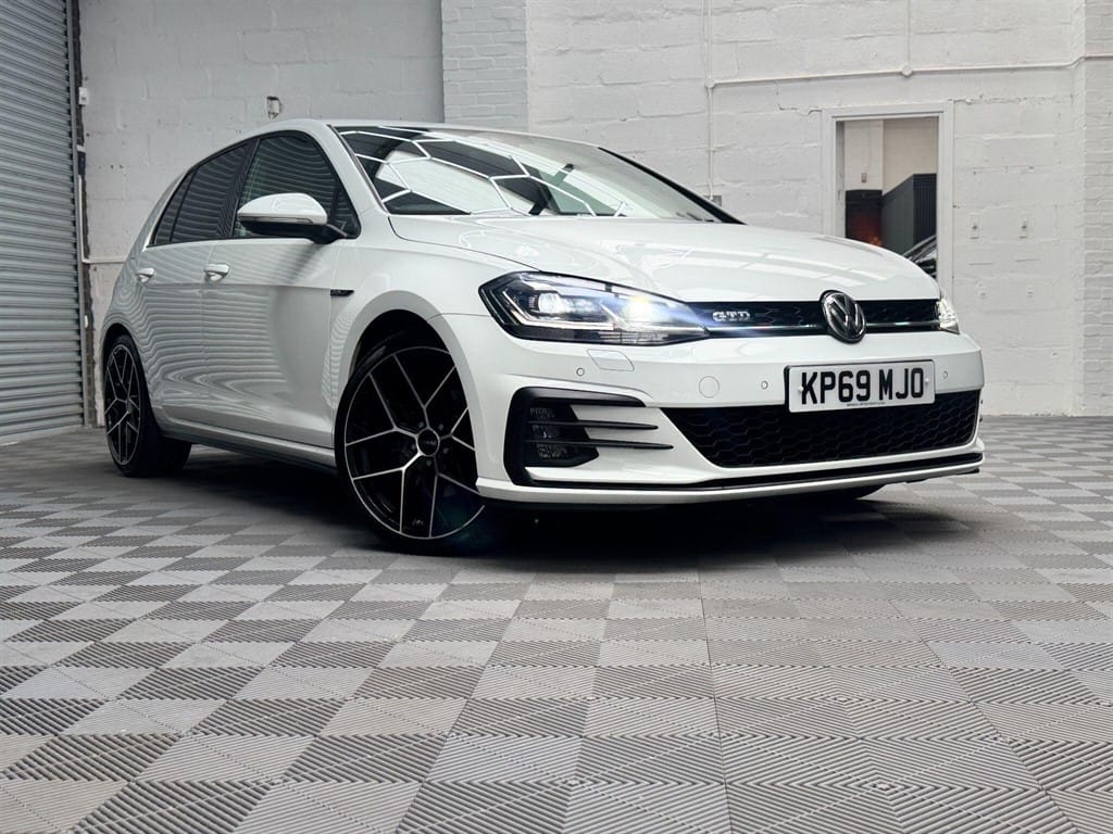 Volkswagen Golf - image 1 of 56