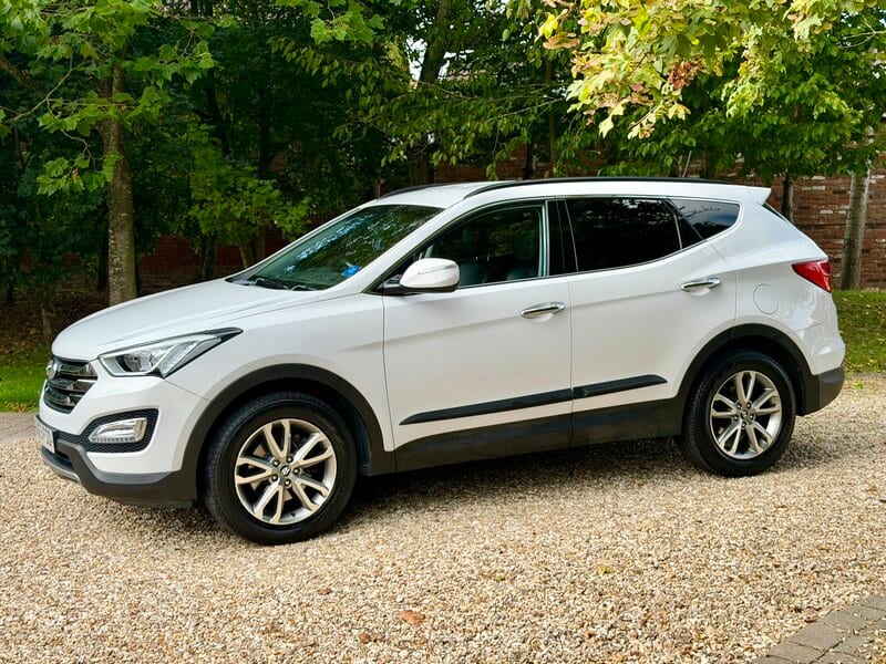 Hyundai Santa Fe - image 1 of 22