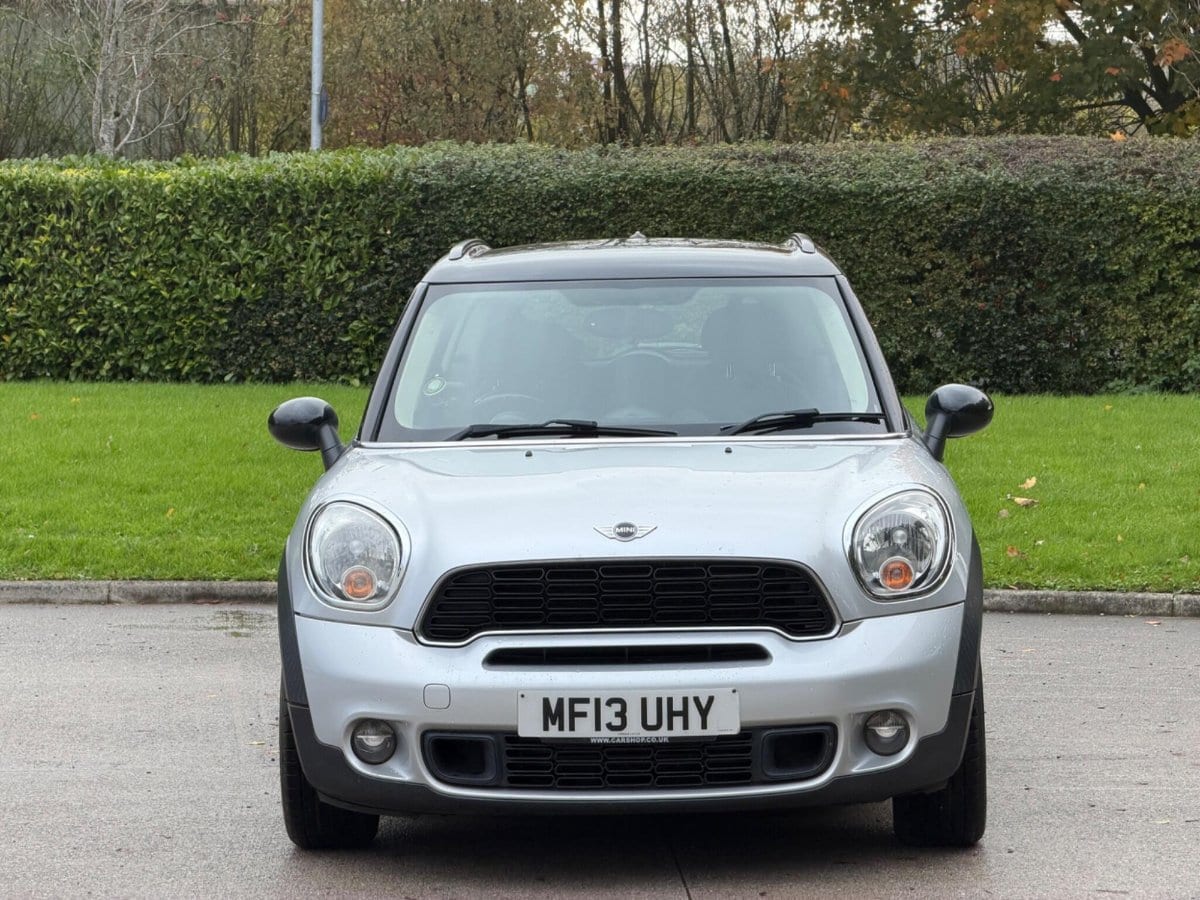 MINI Countryman - image 1 of 40