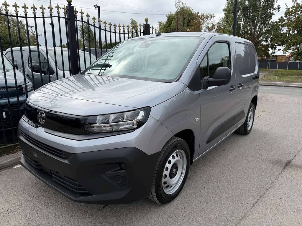 Vauxhall Combo - image 1 of 24