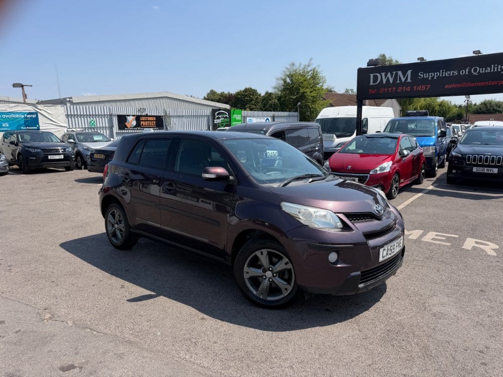 Toyota Urban Cruiser - image 1 of 15