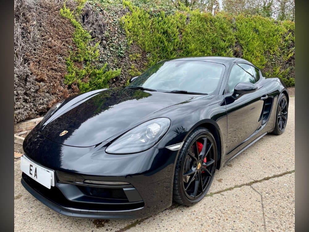 Porsche 718 Cayman - image 1 of 32