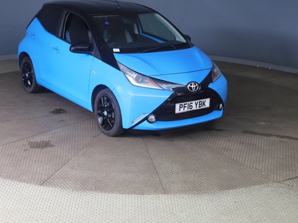 Toyota Aygo - image 1 of 15