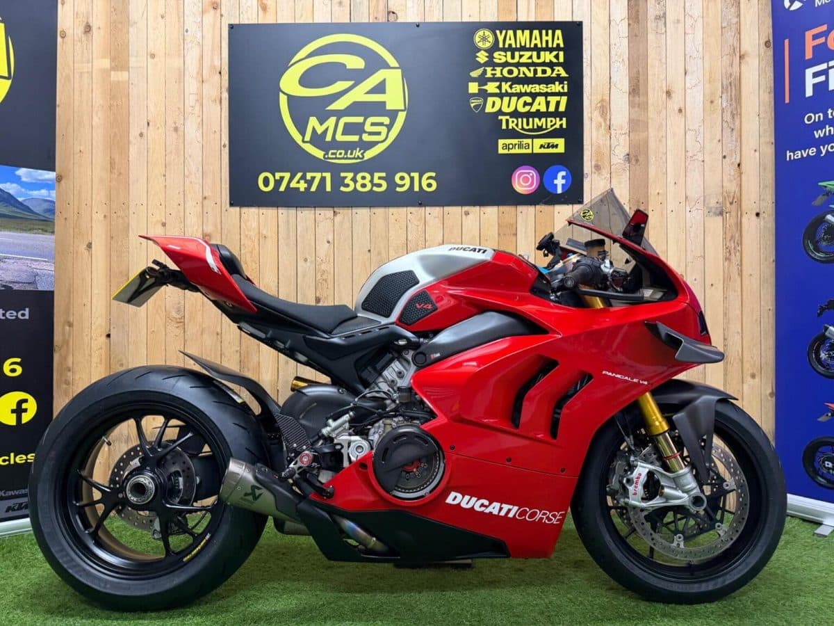 Ducati Panigale V4R - image 1 of 26