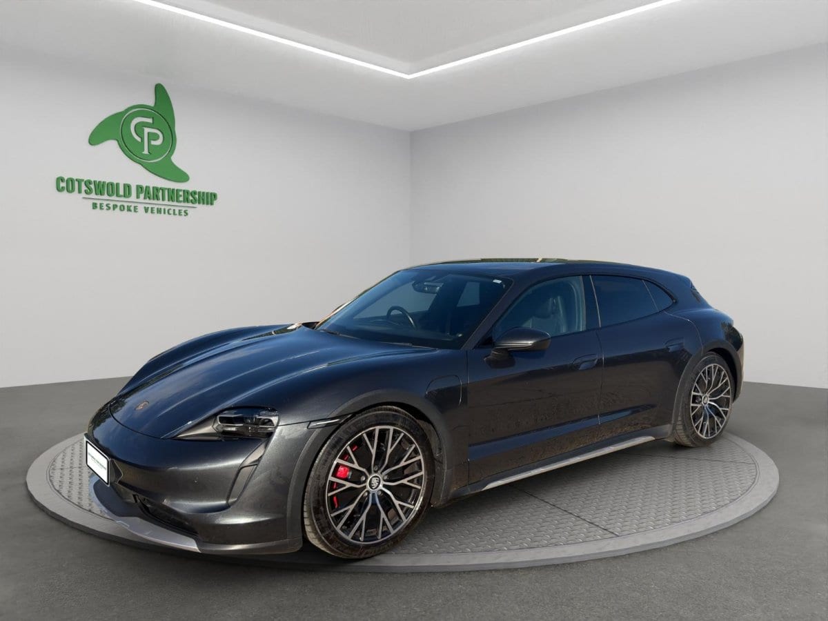 Porsche Taycan - image 1 of 23