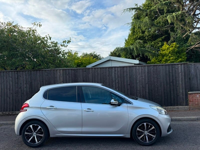 Peugeot 208 - image 1 of 18