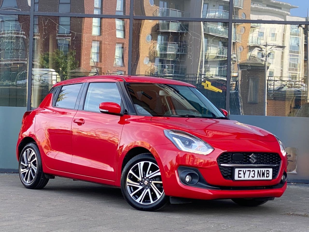 Suzuki Swift - image 1 of 39