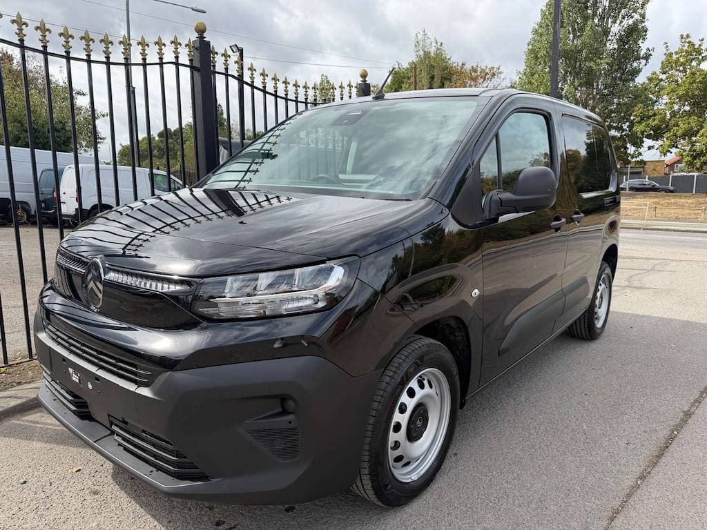 Citroen Berlingo - image 1 of 22