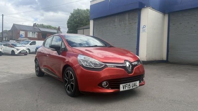 Renault Clio - image 1 of 13