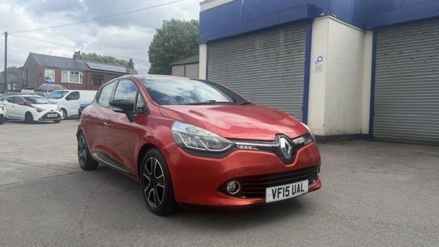 Renault Clio - image 1 of 13