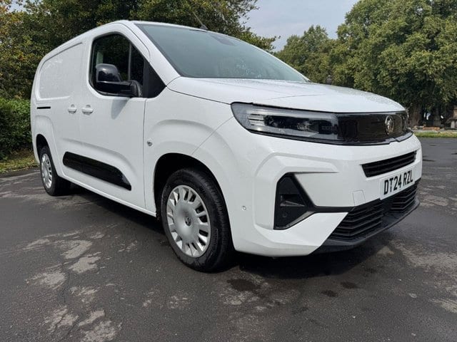 Vauxhall Combo - image 1 of 16