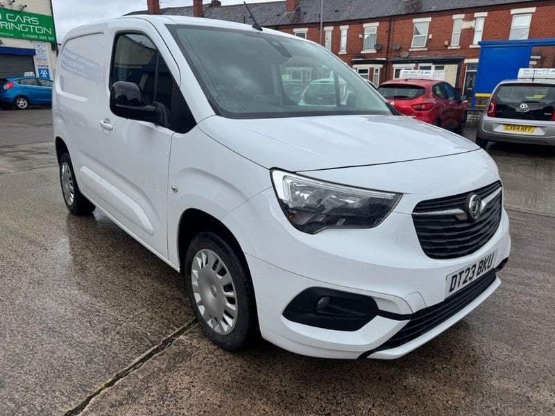 Vauxhall Combo - image 1 of 17