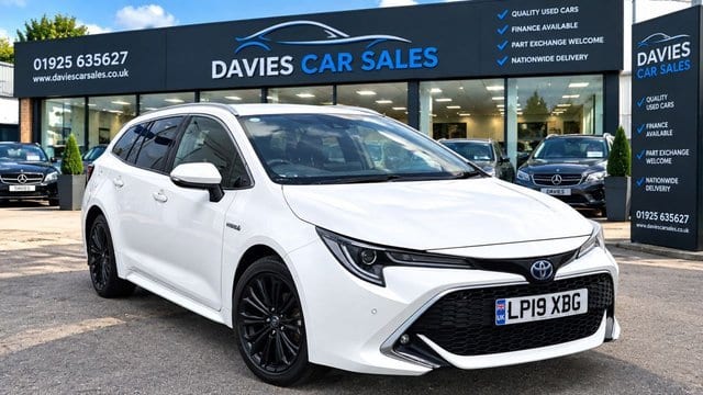 Toyota Corolla - image 1 of 16