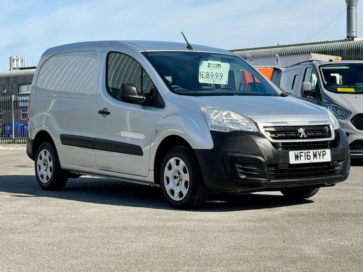 Peugeot Partner - image 1 of 28