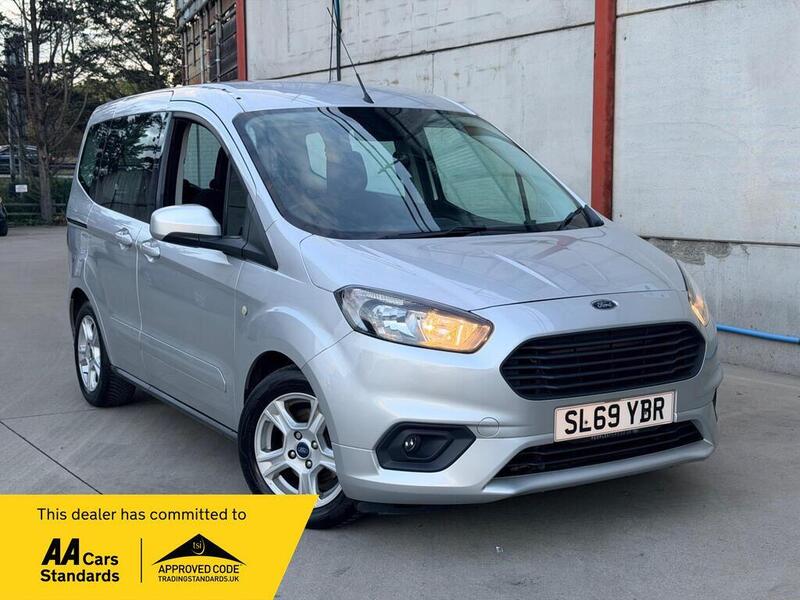 Ford Tourneo Courier - image 1 of 31