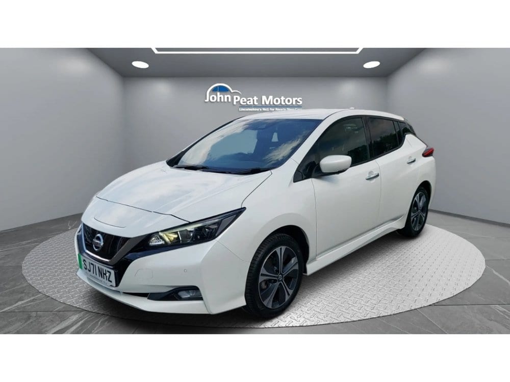 Nissan Leaf - image 1 of 26