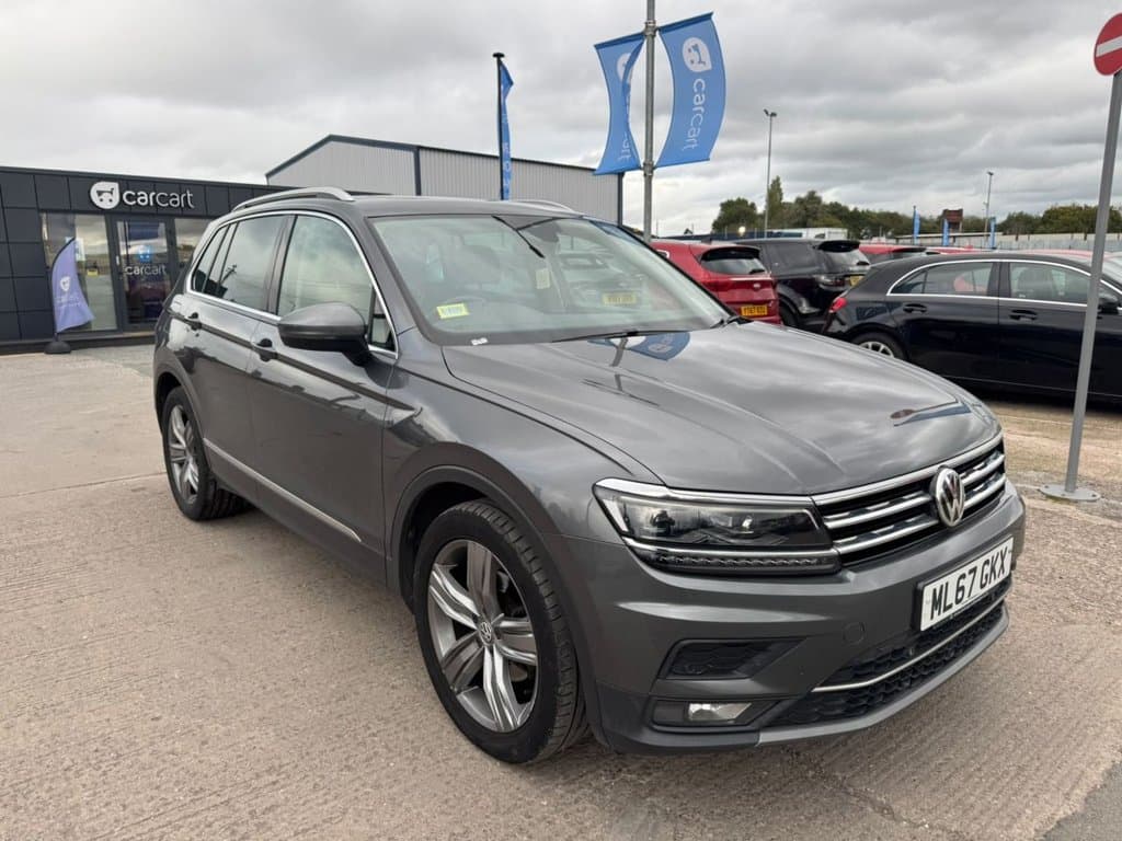 Volkswagen Tiguan - image 1 of 12