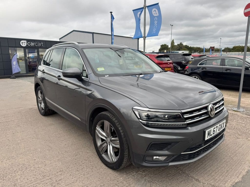 Volkswagen Tiguan - image 1 of 12