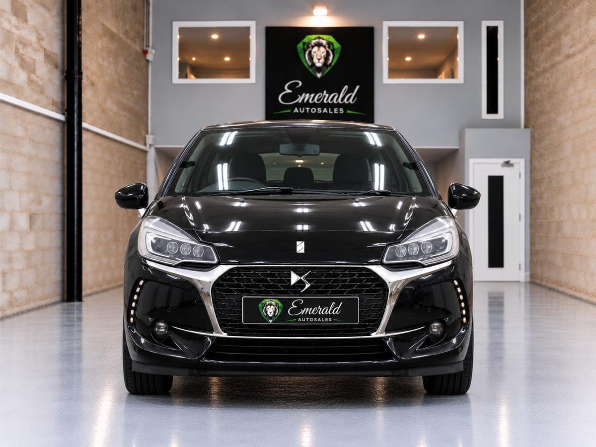 DS Automobiles DS 3 - image 1 of 8