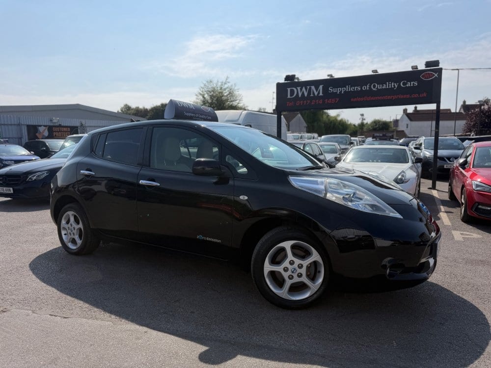 Nissan Leaf - image 1 of 15